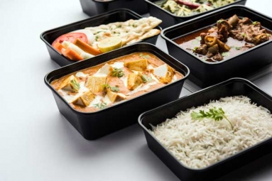 Do black plastic containers in food deliveries cause cancer? Do black plastic containers in food deliveries cause cancer?