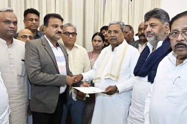 Governor accepts Siddaramaiah&rsquo;s Resignation