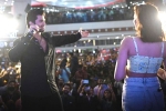 Vijay Deverakonda Liger promotions, Vijay Deverakonda latest, vijay deverakonda gets shocked with the huge crowds, Madness