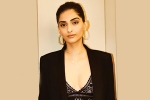 Sonam Kapoor new, Sonam Kapoor hot, sonam flaunts off her curves, Cleavage Sonam Kapoor new, Sonam Kapoor hot, sonam flaunts off her curves, Cleavage