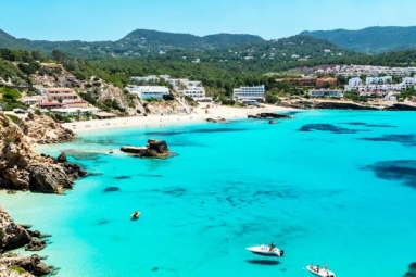 Spain Shuts Tourist Beaches because of Blue Dragons
