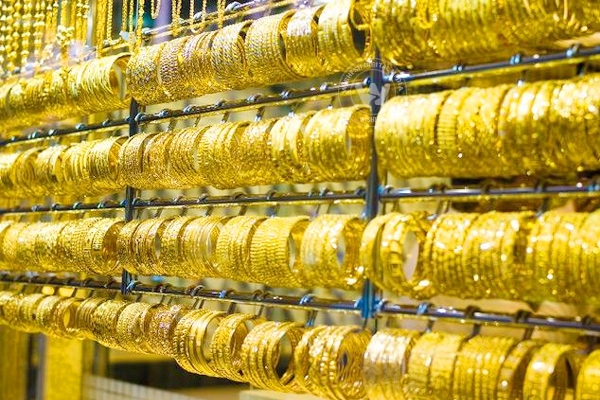 Gold Looses Its Glitters